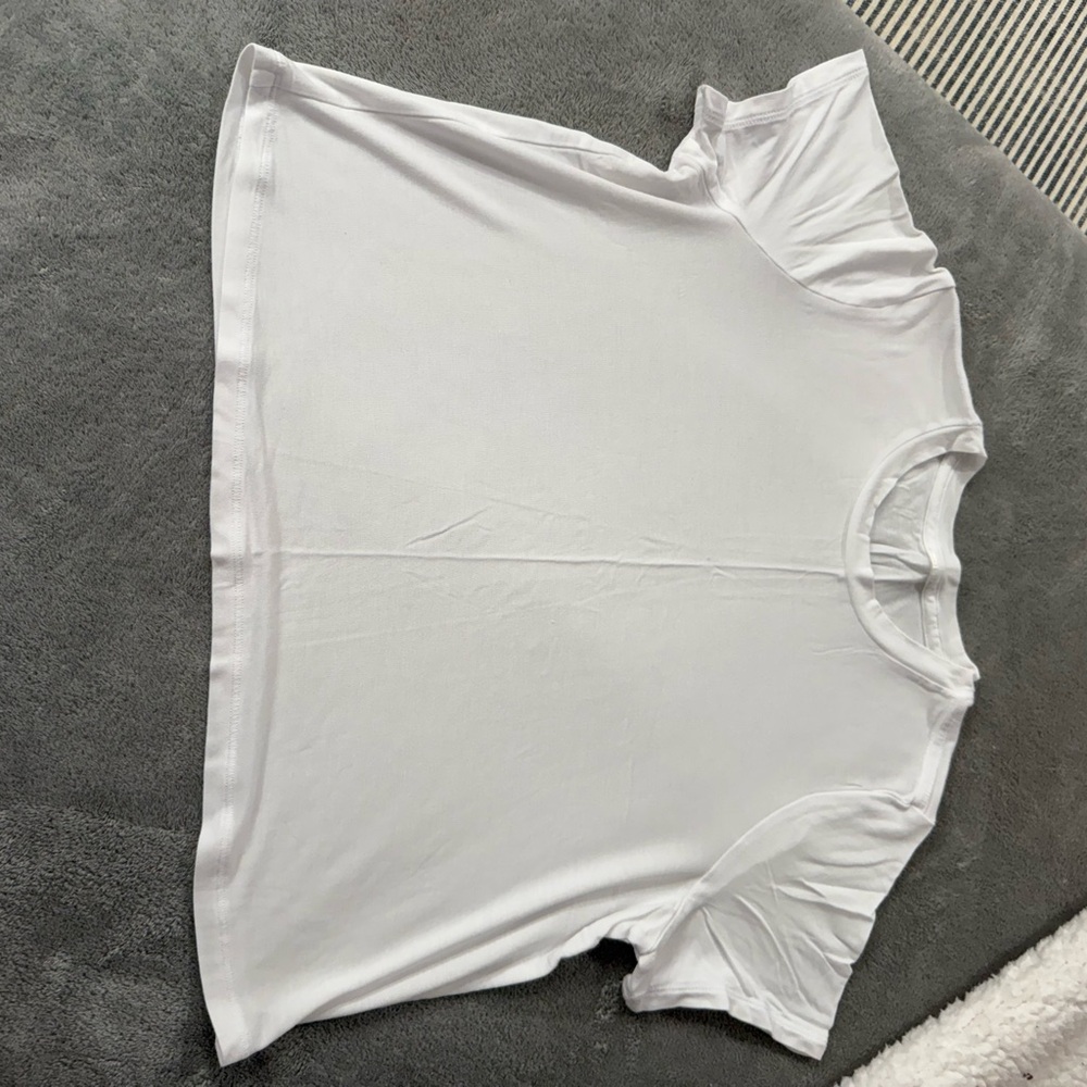 ALO Yoga White Short Sleeve Tee
